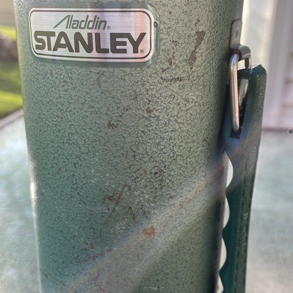 Vintage Stanley Aladdin thermos. Green with handle. Chrome lid and base. Quart - Picture 3 of 16